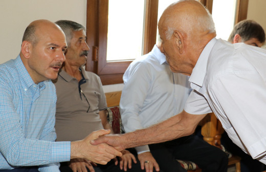 Süleyman Soylu'dan Nusaybin'de şehit olan vatandaşların ailelerine taziye ziyareti