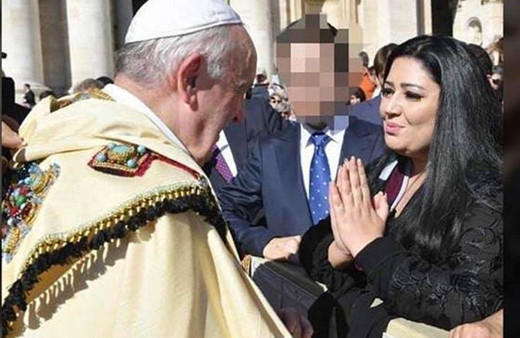 Iraklı modacı teröristler için Papa’dan dua istedi!