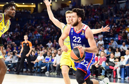 Anadolu Efes Alba Berlin'i uzatmada tek sayı farkla yıktı
