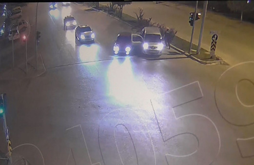 Drift yaparken kovalamacada polis otosuna çarptı