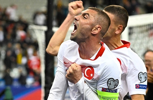 Bakü'de 50 bin Türk! Kapıdan 1 aylık vize alınıyor