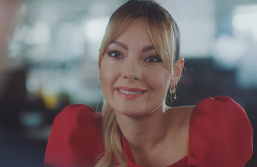 Özge Özder'i hiç böyle görmediniz! Mucize Doktor'un Kıvılcım'ının cesur pozları olay