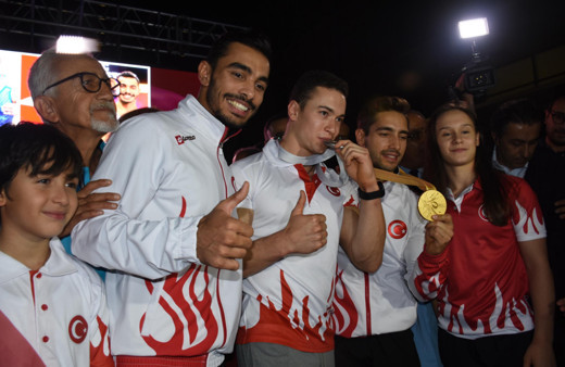 Olimpiyat gururlarına muhteşem karşılama