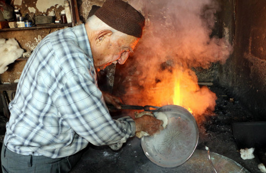 Selahattin amca 27 yıldır emanetlerin sahibini bekliyor
