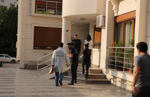 Kadıköy'de emekli deniz subayı evinde intihar etti