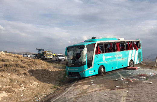 Cenazeye gidiyorlardı... Çankırı'da devrildi çok sayıda yaralı var