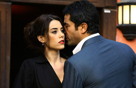 Cansu Dere makyajsız yakalandı bu sefer görenleri şaşırtmayı başardı