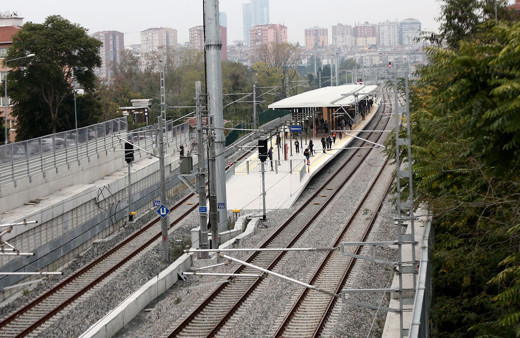 Çöpte yangın çıktı Marmaray hattında seferler aksadı