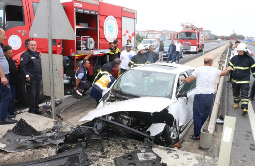Tekirdağ'da feci kaza! Beton sete çarptı baba öldü oğlu yaralı
