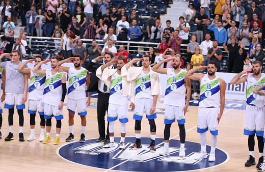 2. Lig'de karşılaşmada yabancı basketbolculardan asker selamı