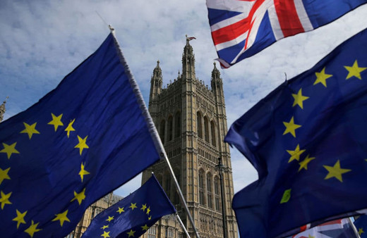 Yeni Brexit anlaşmasının oylaması ertelendi