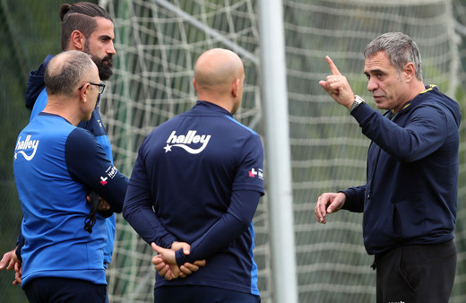 Volkan Demirel Florent Hadergjonaj'ı beğendi