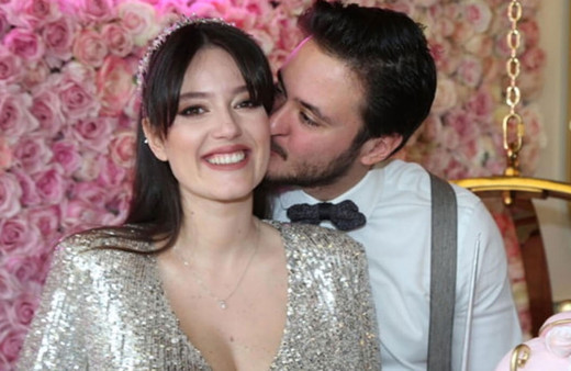 İkiz kızlarının yüzünü Pelin Akil ve Anıl Altan ilk defa paylaştı bakın kime benziyorlar