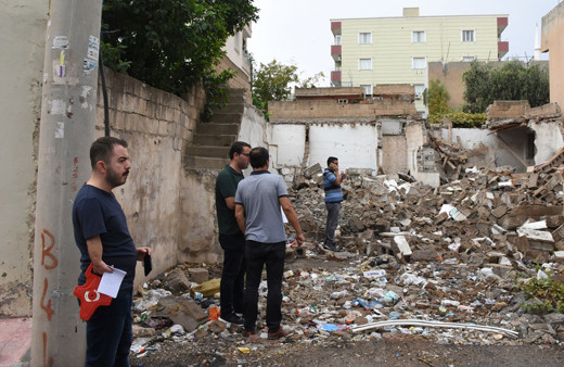 300'ü aşkın havanlı saldırıya uğrayan Nusaybin'de hasar tespit çalışması