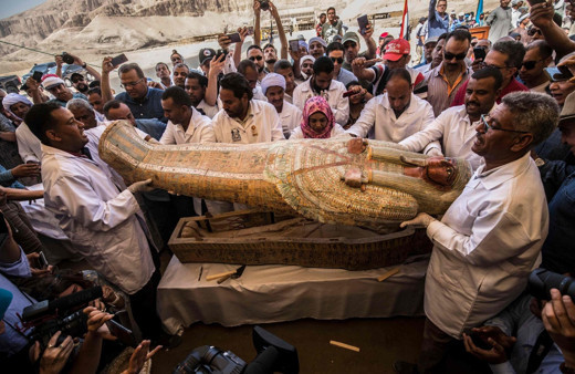 Krallar Vadisi'nde 3 bin yıl sonra açılan başrahiplerin tabutlarında ne çıktığına bakın