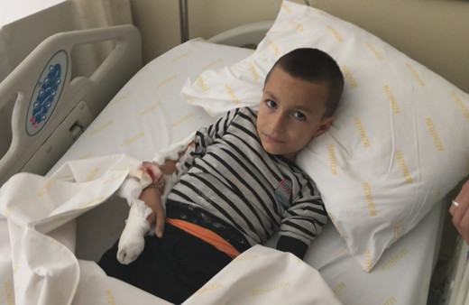 Küçükçekmece'de parkta oyun oynayan çocuğa pitbull köpeği saldırdı