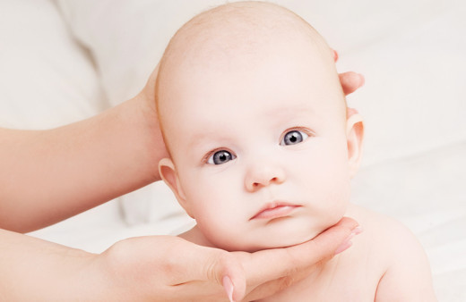 Bebek boyun eğriliği neden olur nasıl anlaşılır egzersizle tedavi yolları