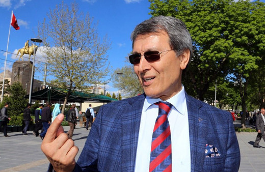 MHP'den ihraç edilen Yusuf Halaçoğlu'na Bahçeli'den 50. yıl jesti