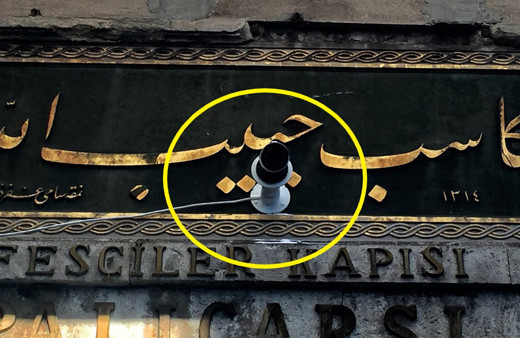 İstanbul Kapalıçarşı'da tarihi kitabeye matkaplı darbeye inceleme