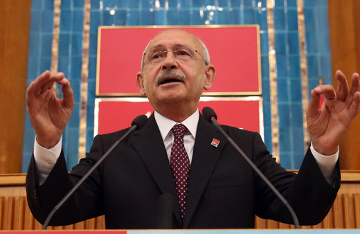 CHP Genel Başkanı Kemal Kılıçdaroğlu grup toplantısında hızını alamadı iyice uçtu