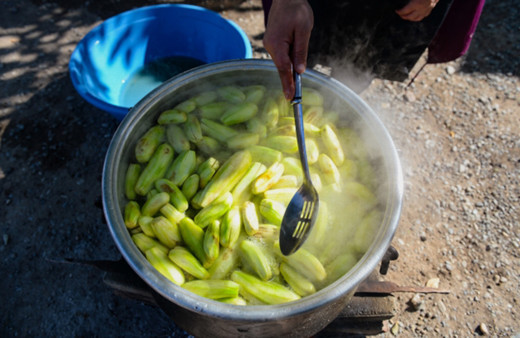 Patlıcanın en tatlı hali için kazanlar kaynadı