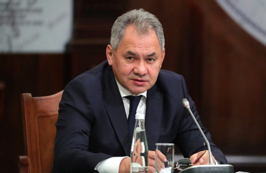 Soçi'de bir gazeteci mutabakat metnini ayağının altına aldı Şoygu payladı