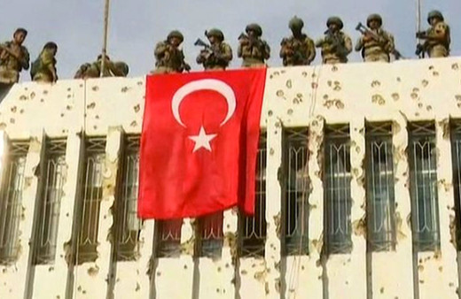 Resulayn'da YPG'nin karargahına Türk bayrağı! İşte zaferin fotoğrafı