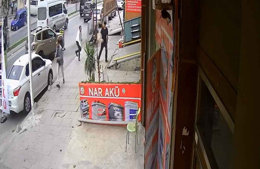 İstanbul Sultangazi'de pompalı tüfek dehşeti kamerada