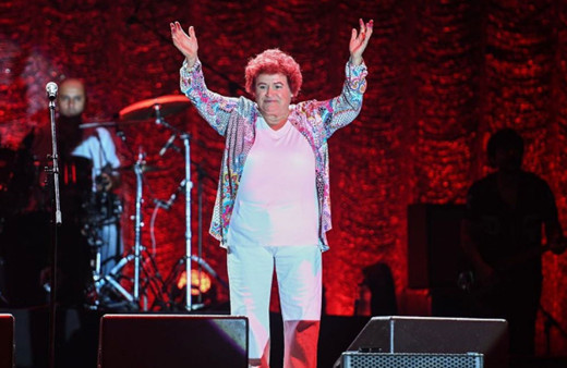 Selda Bağcan metroda görüntülendi Ebru Polat'ın yorumu alay konusu oldu