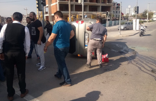 İzmir'de hamile kadın kazadan sağ çıkıp doğum yaptı