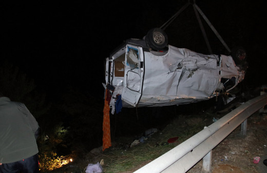 Düzce'de kaza yapan sürücü şoka girdi