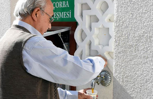 Kırıkkale'deki bu caminin çeşmesinden çorba akıyor