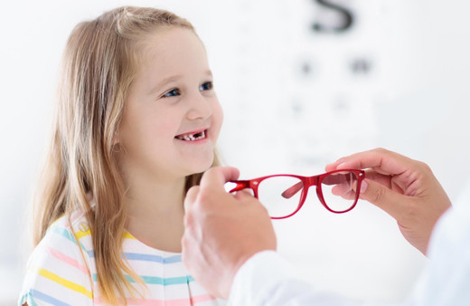 Çocuklar gözlük kullanmaya nasıl alıştırılır?