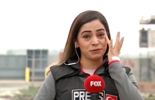 Ünlü sunucu İsmail Küçükkaya'nın sorusu kadın muhabiri ağlattı