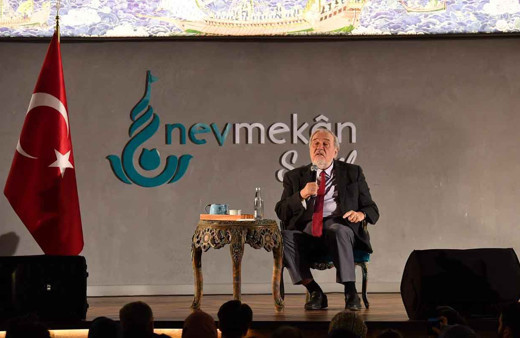 İlber Ortaylı'dan izdiham neden olan gençlere fırça