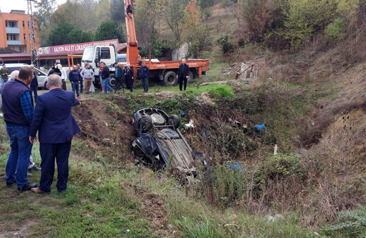 Cep telefonuyla konuşmaktan ceza yedi sonra kaza yaptı: 2 ölü, 2 yaralı