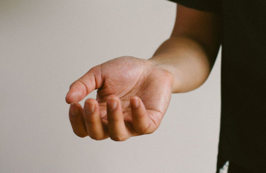 Hareket zorluğu ve titreme sorunu olan hastalıklara "beyin pili" çözüm olabilir