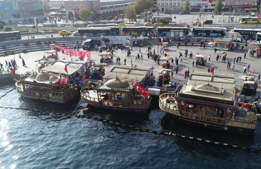 Eminönü'ndeki tekneler balık-ekmek satabilecek! Tahliye kararı kaldırıldı