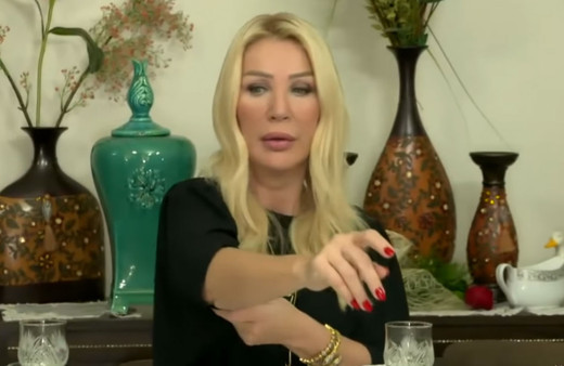 Yemekteyiz sunucusu Seda Sayan mini etek giydi paylaşımı ağızları açık bıraktı