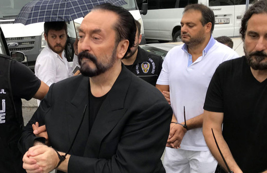 Adnan Oktar kediciği Alev Babuna ifşa etti! Seda Sayan Kibariye Muazzez Ersoy