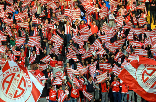 Antalyaspor 2 sezon sonra seyirci rekorunu kırmaya hazırlanıyor
