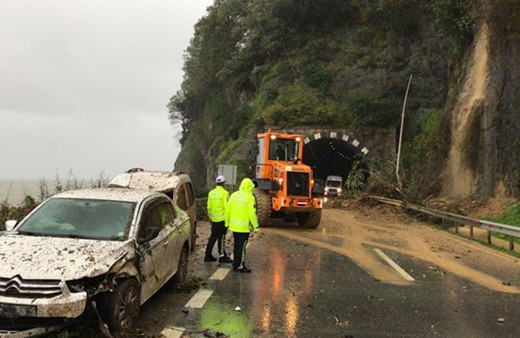Giresun'da korkutan heyelan: Yaralılar var