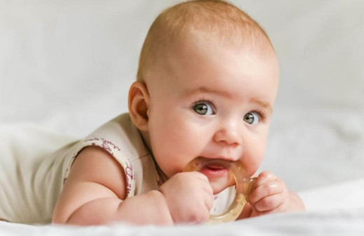 Diş çıkaran bebeklere iyi gelen bitkisel jel tarifi