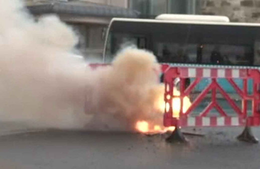 Eminönü’nde elektrik kablolarında patlama