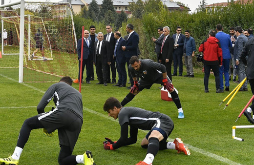 Fenerbahçe maçı öncesi Kayserispor'a validen destek ziyareti