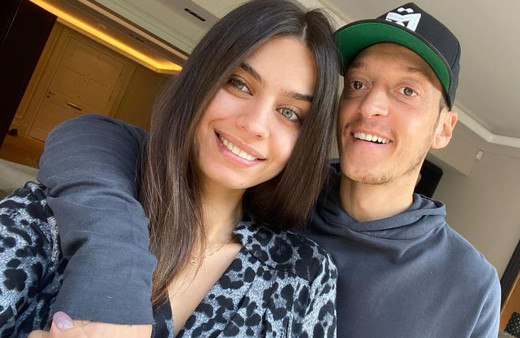 Mesut Özil ve Amine Gülşe çiftinin Cadılar Bayramı konsepti olay oldu