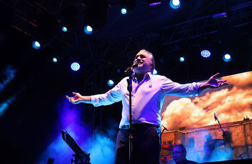 Ünlü sanatçı Volkan Konak hayatını kaybetti