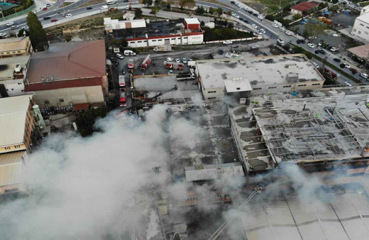 Arnavutköy’de mobilya imalat fabrikasında korkutan yangın