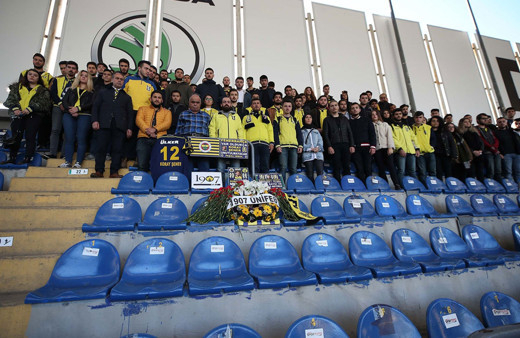 Fenerbahçeli taraftar grubu Koray Şener'i unutmadı