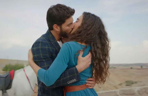 Hercai Reyyan ve Miran'ın ateşli öpüşme sahnesi